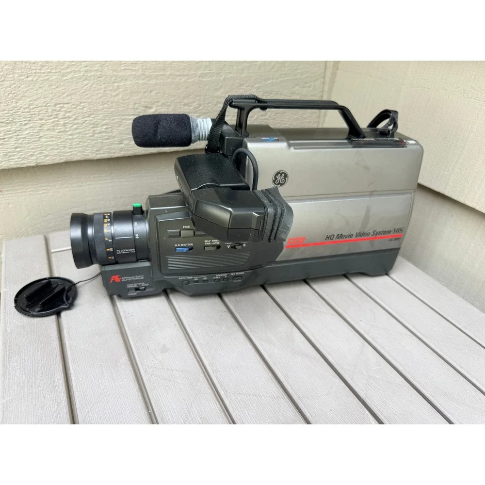 GE VHS Camcorder CG-9810 HQ Movie Video System with Case and Manual Vintage